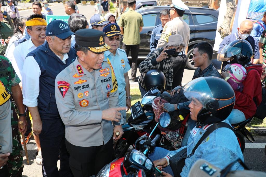 Mulai Dipadati Pemudik *Kapolda Bali Cek Pelabuhan Gilimanuk* 2 IMG 20230419 WA0087 1