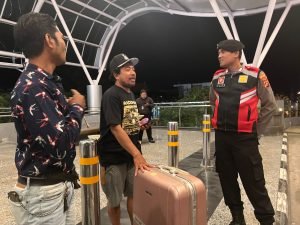 Penerbangan Mulai Ramai Sat Samapta Polres Bandara Ngurah Rai Gelar Patroli Dialogis 2 IMG 20230517 WA0058