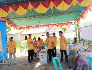 Pilkades serentak di dua desa dua kecamatan kabupaten belitung timur sudah usai. Kamis 11/05/2023 Masyarakat desa mentawak kecamatan kelapa kampit telah memilih putra terbaik nya atas nama Agung permana nomor urut Tiga dengan memperoleh 979 suara. Sedangkan pilkades di desa kurnia jaya kecamatan manggar kabupaten belitung timur di menangkan oleh Djusan memperoleh 609 suara, Di temui beberapa awak media Agung permana mengatakan kemenangan nya bukan untuk diri sendiri, bukan untuk keluarga, atau untuk teman dekat saja tetapi kemenagan ini untuk masyarakat desa mentawak kata nya. Kalau di lihat dari segi pendidikan saya terbawah lanjutnya, tetapi saat yang di butuhkan masyarakat kerja nyata di lapangan amun bahase kite perajinan atau pengaween, pemuda yang berusia 32 tahun itu akan memprioritaskan program pades dengan memanfaatkan Bumdes, untuk itu dia mengajak seluruh masyarakat desa mentawak dan kawan kawan peserta pilkades untuk menyatukan visi misi nya demi kemajuan kampung kite Desa mentawak maju tutup nya.