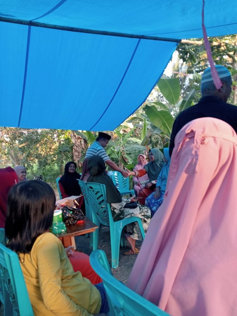 Politisi PDIP Bulukumba, Jumliadi Sambangi Korban Kebakaran di Herlang 2 _ Jumliadi Caleg PDIP Bulukumba Kunjungi korban kebakaran di Desa Singa, Kec. Herlang Kab. Bulukumba.*