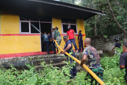 Pesonel Satgas TMMD Kodim 1510/Sula Berperan Aktif Dalam Membantu Memadamkan Kebakaran 14 Screenshot 20230727 105011