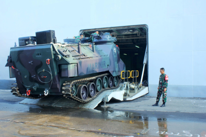 Marinir Siap Tempur, Embarkasi Ranpur Latgab TNI 2023 20 Screenshot 20230728 231751 1