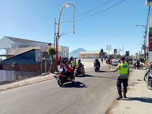 Pamenwas Polres Bangli bersama Anggota sambangi Obyek Wisata di manis galungan. 2 IMG 20230803 WA0062