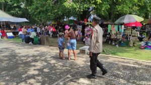 Kapolsek Marga Pantau langsung Pengamanan kunjungan Wisata Alas Kedaton Desa Kukuh di hari Raya Umanis Galungan 2 IMG 20230803 WA0075