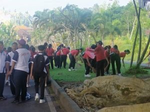 Personil Polsek Marga Kerja Bakti Bersama Instansi Terkait Di TPB Margarana 2 IMG 20230804 WA0026