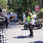 *Bhabinkamtibmas Desa Geluntung, Amankan jalur giat Tapakan Ida betara Pura Balai Agung Sembung Ngider Buana di Wewidangan Desa Adat Geluntung 2 IMG 20230808 WA0112