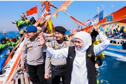 Bersama Ribuan Warga, Gubernur Jatim Petik Laut di Kraksaan Probolinggo 12 Screenshot 20230803 075843