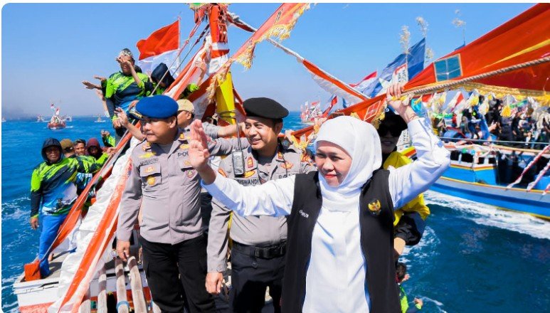 Bersama Ribuan Warga, Gubernur Jatim Petik Laut di Kraksaan Probolinggo 1 Screenshot 20230803 075843