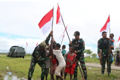 Dari Kenyam Nduga, Ini Aksi Satgas Yonif MR 411 Kostrad Kibarkan Bendera Merah Putih Sambut HUT ke-78 RI 20 Screenshot 20230807 080556