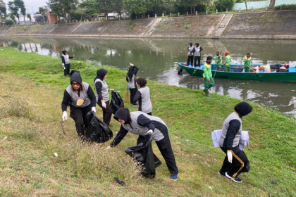 Sambut Hut Polwan Ke 75, Polwan Polres Tulungagung Menggelar Aksi Bersih Bantaran Sungai Ngrowo 8 Screenshot 20230808 162635