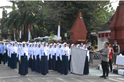 Pastikan Lancar, Puluan Personel Polres Trenggalek Dikerahkan Amankan Lomba Gerak Jalan HUT ke-75 RI Tingkat SMP dan SMA 2 Screenshot 20230809 120739