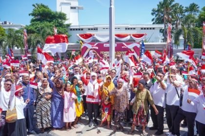 Gubernur Khofifah Bagikan Sembako kepada Perintis Kemerdekaan Hingga Ahli Waris Keluarga Pahlawan Nasional 6 Screenshot 20230814 073027