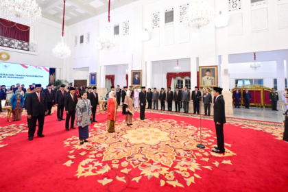 Presiden Jokowi Anugerahkan Tanda Kehormatan bagi 18 Tokoh 14 Screenshot 20230814 185007