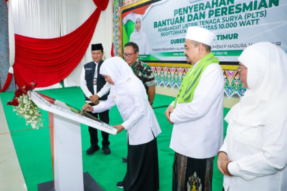 Gubernur Khofifah Resmikan PLTS Atap 10.000 Watt di Ponpes Al-Amien Sumenep 16 Screenshot 20230824 103426