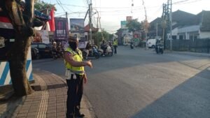 Unit Lantas Polsek Kuta Utara Tak Kenal Lelah Urai Kepadatan Arus Lalin Pagi Hari 2 IMG 20230907 WA0056