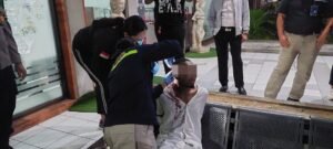 Berbuat Keributan,WNA Amerika diamankan Petugas Keamanan Bandara Ngurah Rai 1 IMG 20230907 WA0077 2