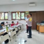 Polisi Sahabat Anak, Bhabinkamtibmas Sambangi Siswa SDN 1 Sangeh 2 IMG 20230907 WA0108