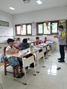 Polisi Sahabat Anak, Bhabinkamtibmas Sambangi Siswa SDN 1 Sangeh 1 IMG 20230907 WA0109