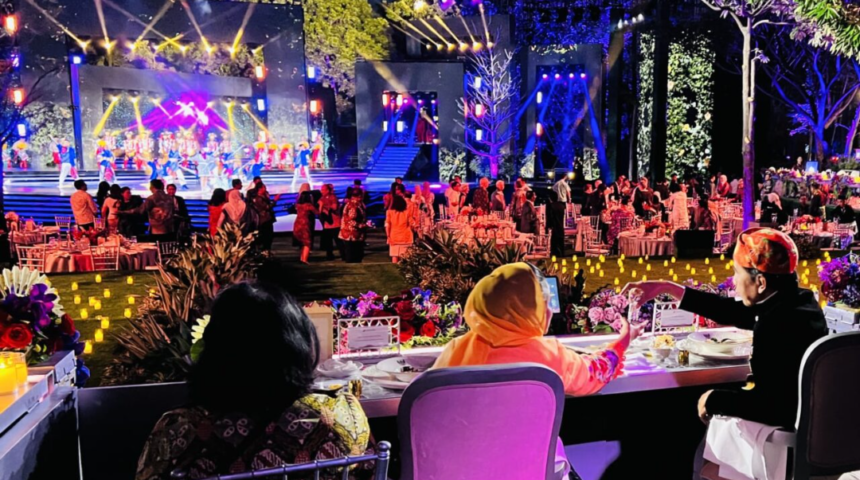 Presiden Jokowi dan Ibu Iriana Gelar Jamuan Santap Malam KTT Ke-43 ASEAN 1 Screenshot 20230907 093224