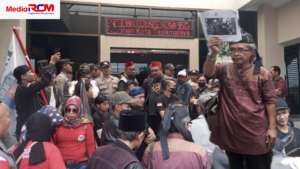Aliansi LSM melakukan Aksi unras ke Bpn untuk meminta pembukaan Barcode dan untuk Pengukuran ulang 1 20231012 181152 0000