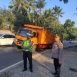 Kembali Truck Kelebihan Muatan Tidak Mampu Menanjak dan Berhenti di Tanjakan Sam- Sam 3 IMG 20231003 WA0118