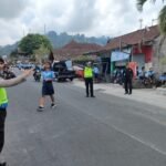 Bubaran Anak Sekolah, Personil Polsek Bangli Laksanakan Pengaturan Di Depan SMP N 1 Bangli 5 IMG 20231003 WA0122