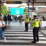 Lagi-Lagi Berikan Kelancaran Kepada Masyarakat Personil Polres Bandara Melakukan Pengaturan Lalin di Solaria 4 IMG 20231005 WA0132