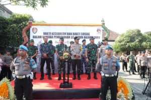 Baksos Akabri 91, Pangdam IX Udayana dan Kapolda Bali Lepas Rangkaian Kendaraan Pengangkut 5000 Sembako 2 IMG 20231021 WA0241