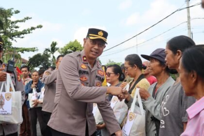 Bakti Sosial Polres Tabanan Bagikan Sembako kepada Masyarakat Kurang Mampu 18 IMG 20231102 WA0072