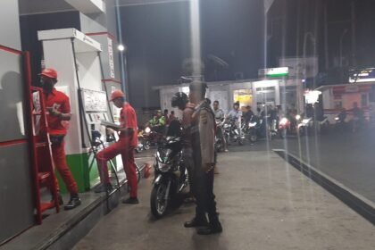 Samapta Polsek Kuta Utara Blue Light Patrol Sambangi ATM Dan SPBU 18 IMG 20231103 WA0054