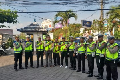 Satuan Lalu Lintas Serahkan Rompi Dan Senter Ke Banpol 4 IMG 20231104 WA0050