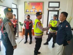 Menjaga Situasi Tetap Kondusif,Personil Ops Mantap Brata Agung 2023-2024 sambangi & edukasi Masyarakat* 1 IMG 20231104 WA0062