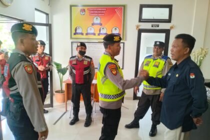 Menjaga Situasi Tetap Kondusif,Personil Ops Mantap Brata Agung 2023-2024 sambangi & edukasi Masyarakat* 10 IMG 20231104 WA0062