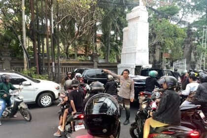 Kapolsek Kuta Utara Ikut Urai Kepadatan Arus Lalin Depan GOR Purna Krida Kerobokan 14 IMG 20231105 WA0020
