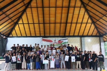 Ketua Yayasan Hikmah Foundation Bedugul Bali Ust.Syarifuddin  Mengumumkan Hasil akhir Rangkaian Kegiatan Penggalangan Dana Untuk Palestina 14 IMG 20231120 WA0013