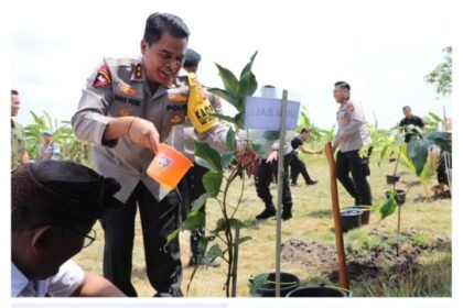 *Jaga Bumi dari Perubahan Iklim, Polda Bali dan Jajaran Tanam 2.000 Bibit Pohon* 14 IMG 20231115 192103