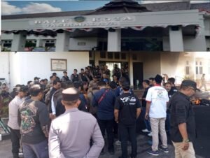 Bale kota tasikmalaya di geruduk oleh pendemo yang menamakan parlemen jalanan peduli pendidikan 1 IMG 20240805 WA0007 2