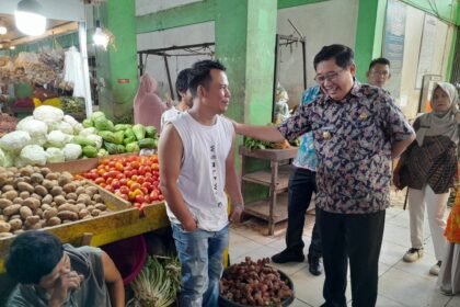 Bupati dan Wakil Bupati Beltim Pantau Harga dan Stok di Pasar  24 IMG 20250327 WA0006