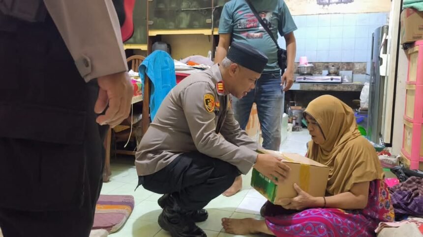Polsek Pademangan Bagikan Sembako, Warga Merasa Terbantu 1 IMG 20250328 WA0010