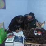 Owner Aqilla Kavling 03 Teguh Hadi Wiranto saat menandatangani surat kuasa, Rabu (28/5/2025)