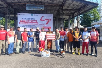 HUT PT.Timah Ke-49 melaksanakan Gotong royong Bersih bersih Lingkungan di sekitar Pantai Nyiur melambai Desa Lalang kec.Manggar Kab.Beltim 20 IMG 20250725 WA0003 1