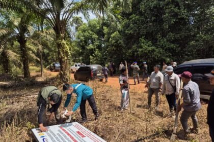 PEMASANGAN PLANG PENERTIBAN KAWASAN HUTAN DI BELITUNG TIMUR 4 IMG 20250729 WA00171