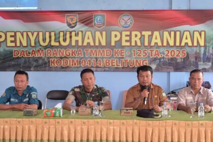 Tim Satgas TNI Manunggal Membangun Desa (TMMD) ke-125 Kodim 0414/Belitung bersama Dinas Pertanian dan Ketahanan Pangan (Distangan) Kabupaten Belitung Timur (Beltim) menggelar penyuluhan pertanian bagi warga dan kelompok tani yang digelar di Kantor Desa Simpang Pesak Kecamatan Simpang Pesak, Selasa (29/7/2025). 22 IMG 20250730 WA0007