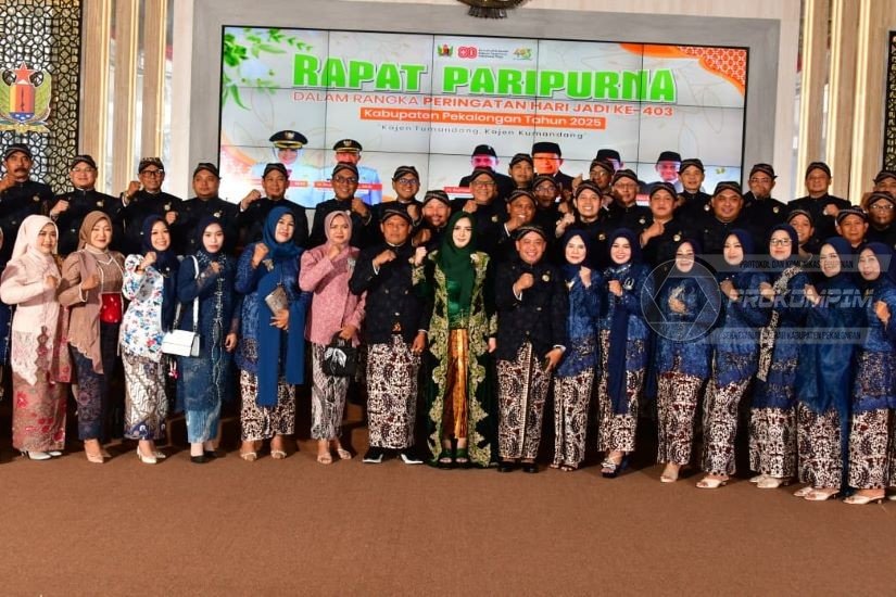 Bupati Pekalongan Bersama Seluruh Unsur Pemerintah Kompak Mengikuti Paripurna Hari Jadi