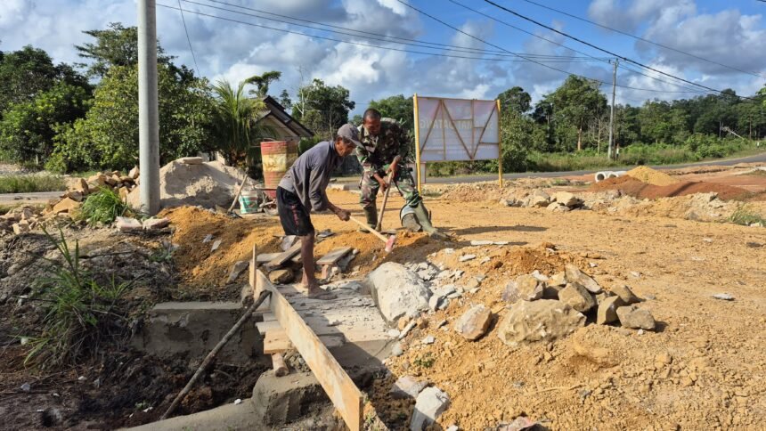 Satgat TMMD ke 125 Bersama Warga, Lanjutkan Pembuatan Siring Di Titik Nol Sasaran TMMD 1 IMG 20250803 WA0003