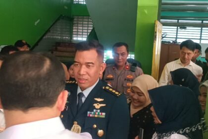 Sinergi TNI-Polri Kawal Kunjungan Menhan Singapura ke Dapur Gizi dan SDN di Koja, Jakarta Utara 4 IMG 20250806 WA0025