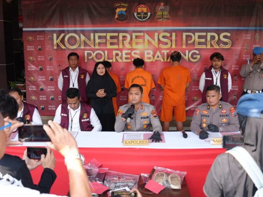 Kapolres Batang AKBP Edi Rahmat Mulyana saat Konferensi Pers di Polres Batang
