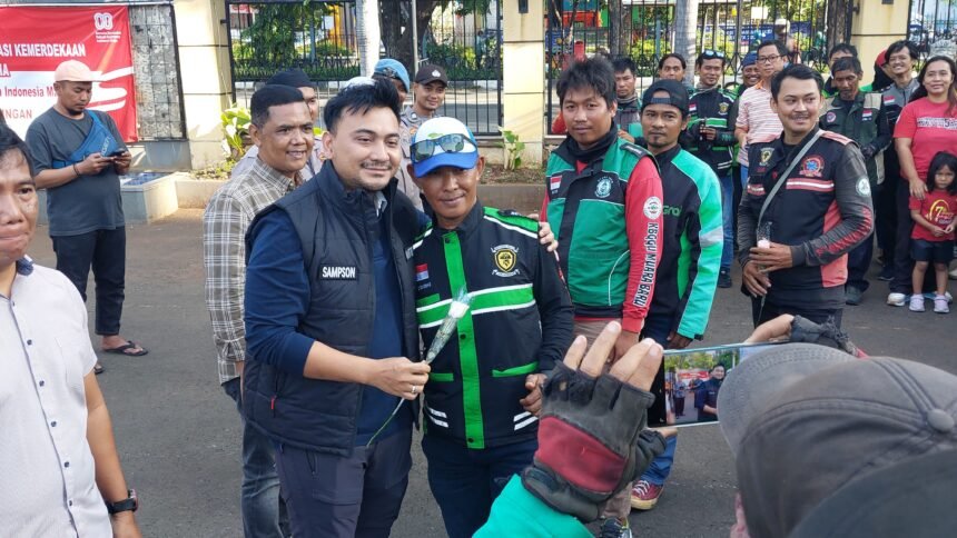 Komunitas Ojol KBP Gelar Aksi Damai, Serahkan Bunga Mawar ke Polsek Metro Penjaringan 1 IMG 20250903 WA0010