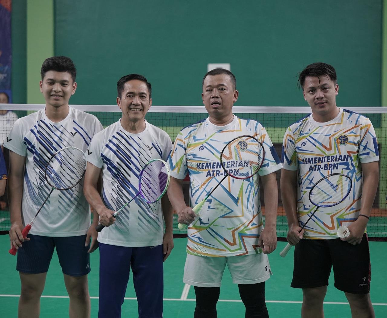Menteri Nusron dan Wali Kota Palembang Tunjukkan Semangat Sportivitas di Lapangan Bulu Tangkis PORNAS KORPRI XVII 1 IMG 20251017 WA0036