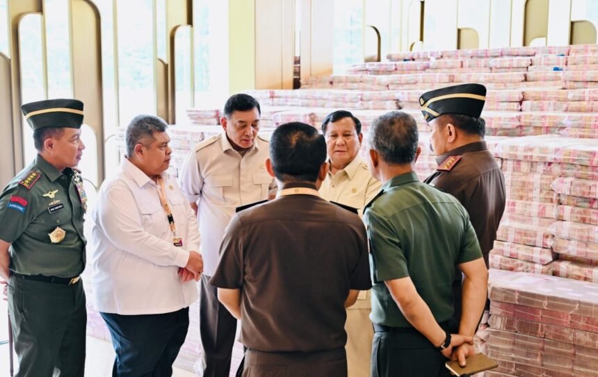 Panglima TNI Dampingi Presiden RI Saksikan Penyerahan Uang Sitaan Hasil Korupsi Rp 13,25 Triliun di Kejaksaan Agung 1 IMG 20251020 WA0044